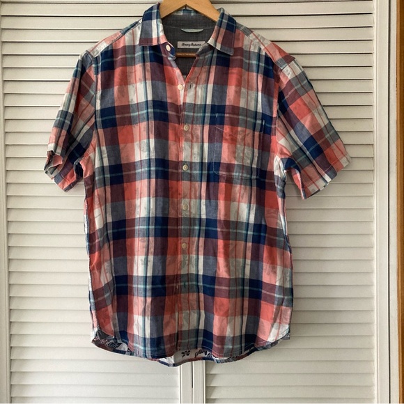 Tommy Bahama Other - Tommy Bahama mens short sleeve shirt, double fauna
100% cotton